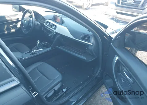 2016 BMW 320I z USA, uszkodzony, nr VIN WBA8A9C54GK619000